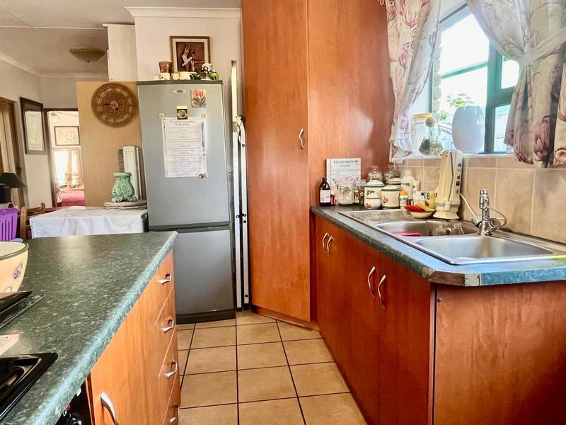 5 Bedroom Property for Sale in Fraaiuitsig Western Cape